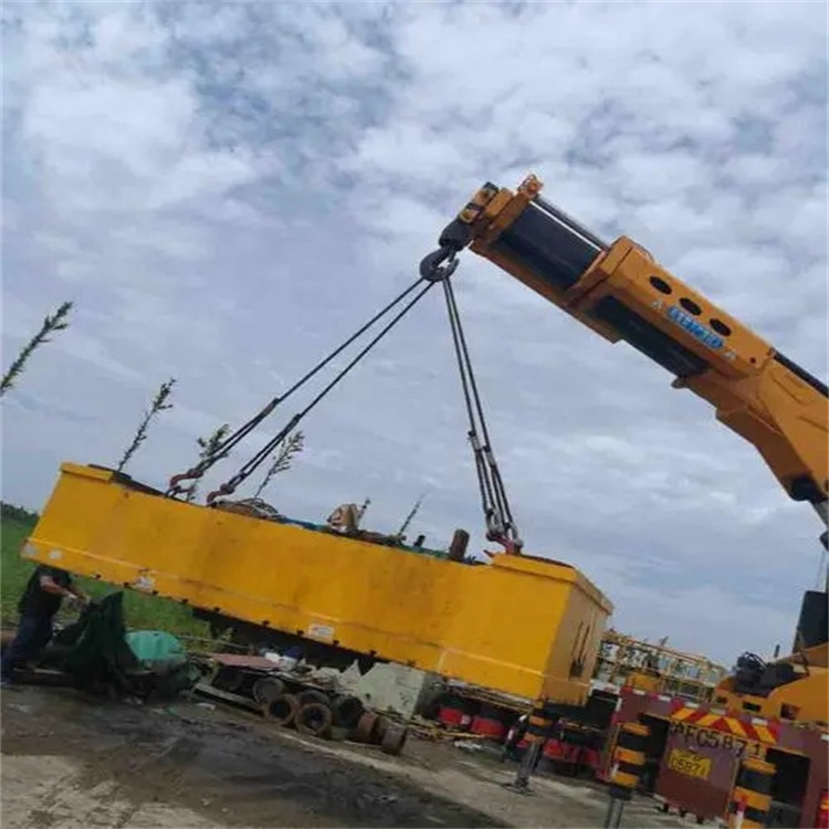 白玉随车吊吊集装箱怎么吊