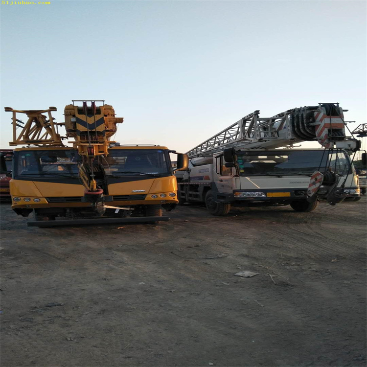 白玉吊车吊挖机正确办法